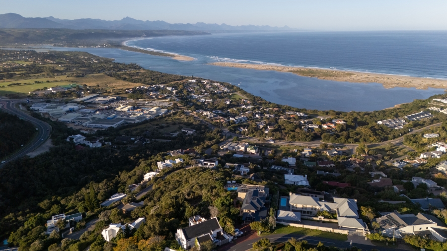 7 Bedroom Property for Sale in Bowtie Western Cape